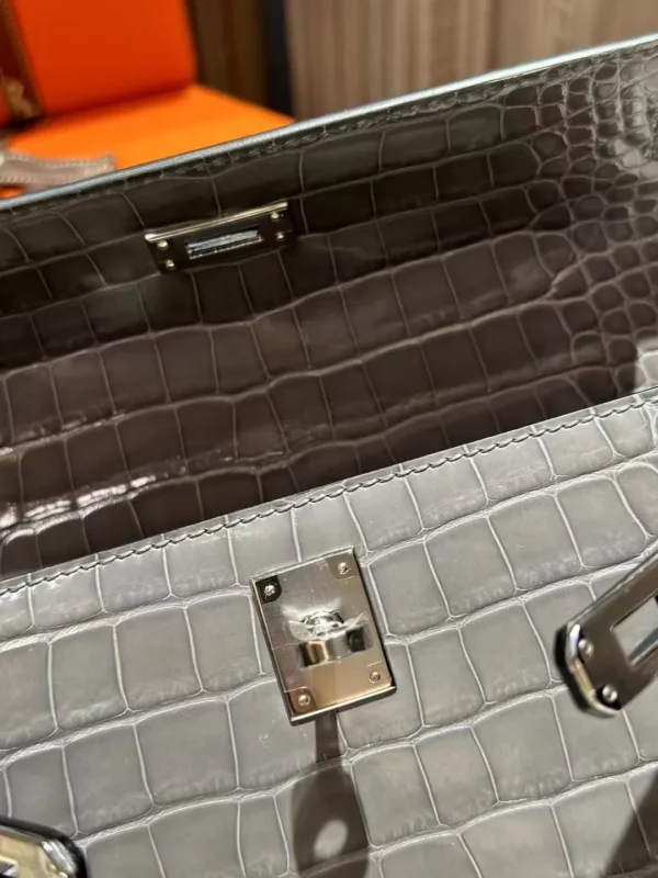 Qatar Doha Hermes 0V Gris Ciment Shiny Crocodile Kelly Pochette 22CM Silver Hardware