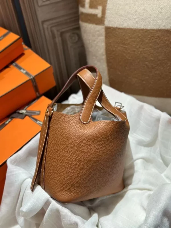 USA New York Hermes 37 Gold TC Leather Picotin Lock 18CM Gold Hardware