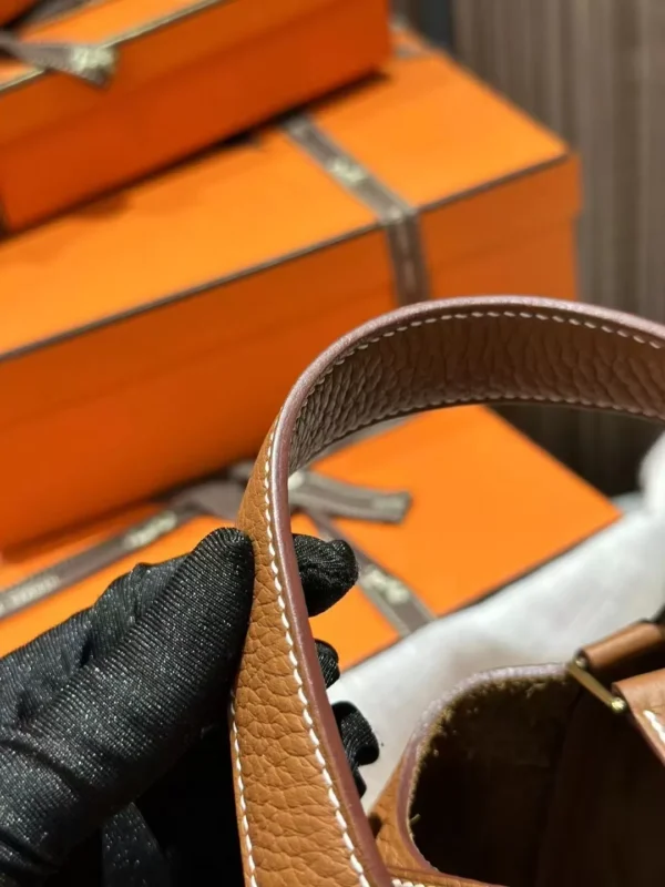 USA New York Hermes 37 Gold TC Leather Picotin Lock 18CM Gold Hardware