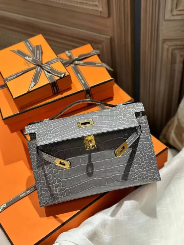 Handmade Hermes Shiny Crocodile Kelly Pochette 22CM 0V Gris Ciment Gold Hardware