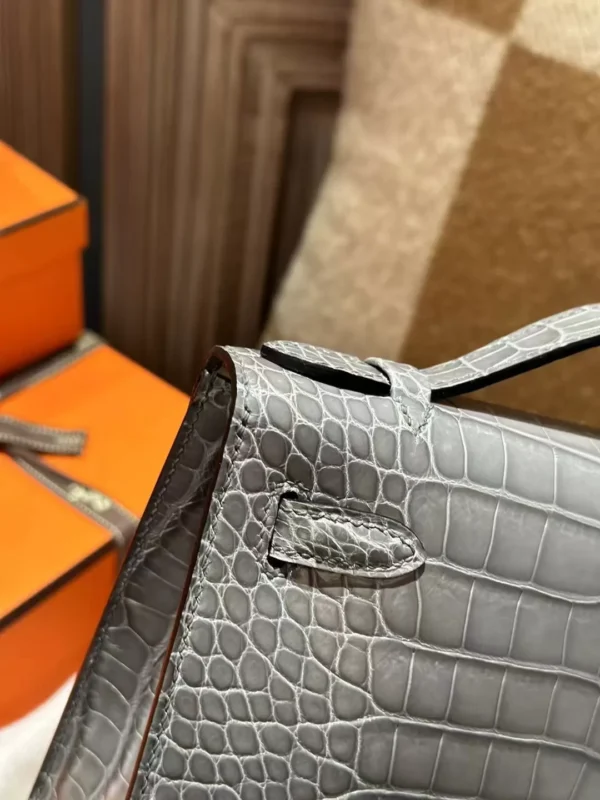 Handmade Hermes Shiny Crocodile Kelly Pochette 22CM 0V Gris Ciment Gold Hardware