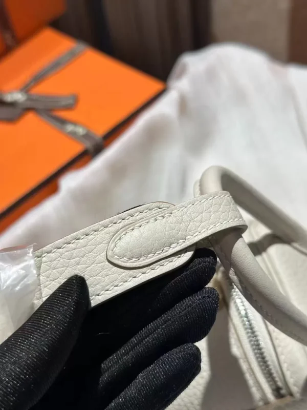 Singapore Kuala Lumpur Hermes TC Leather 10 Craie Mini Lindy 19CM Silver Hardware
