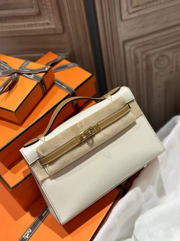 Handmade Hermes 10 Craie / 4B Biscuit Swift Kelly Pochette 22CM Gold Hardware