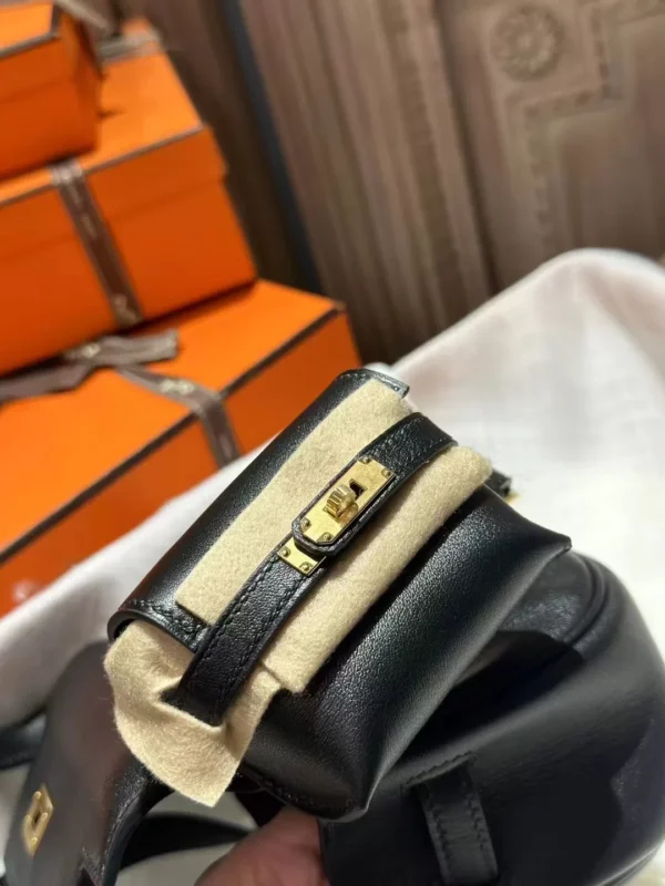 Saudi Arabia Riyadh Hermes Swift Kelly Moove 89 Noir Gold Hardware