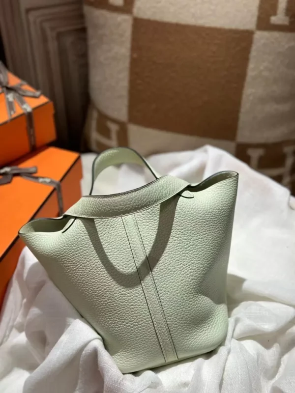Hong Kong Hermes 0S Vert Fizz Picotin Lock 18CM TC Leather Silver Hardware