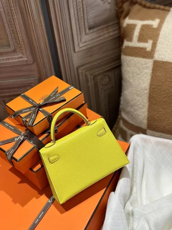 UK London Hermes Mini Kelly 19CM Chevre Leather 9R Lime Gold Hardware