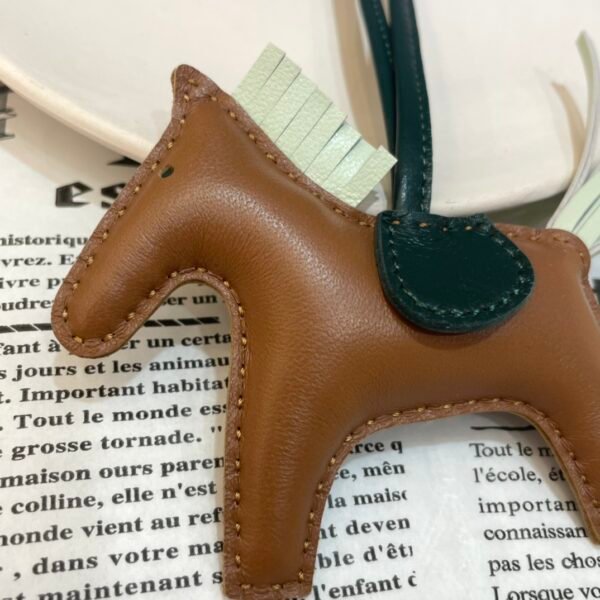 Qatar Doha 187 Factory Rodeo Bag Charms Lambskin 190 Gold / Vert Fizz