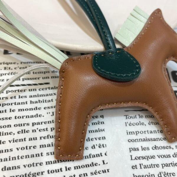 Qatar Doha 187 Factory Rodeo Bag Charms Lambskin 190 Gold / Vert Fizz