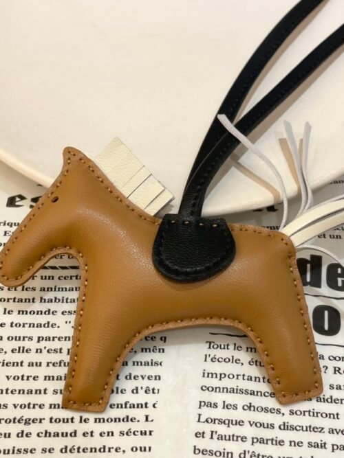 187 Factory Rodeo Charms Pictures Lambskin 169 Sesame / Craie