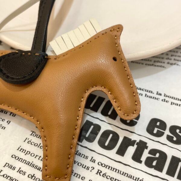 187 Factory Rodeo Charms Pictures Lambskin 169 Sesame / Craie