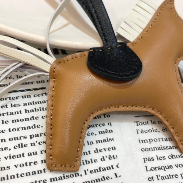 187 Factory Rodeo Charms Pictures Lambskin 169 Sesame / Craie