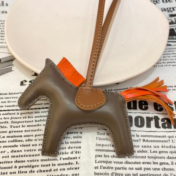 187 Factory Rodeo Charms Price No.101 Etoupe / Feu Orange Lambskin