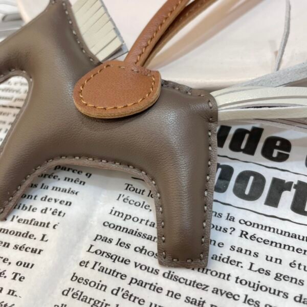 Full Handmade 187 Factory Rodeo Bag Charms Lambskin Etoupe / Craie No.96