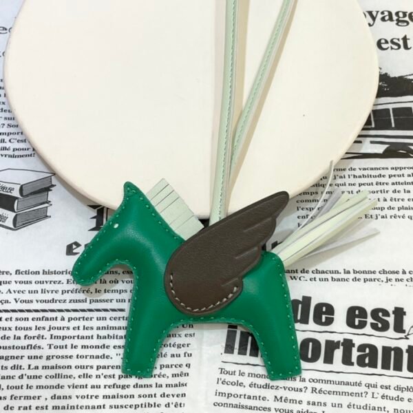 USA Los Angeles 187 Factory Vert Vertigo / Chocolate Lambskin Rodeo Pegase Charm
