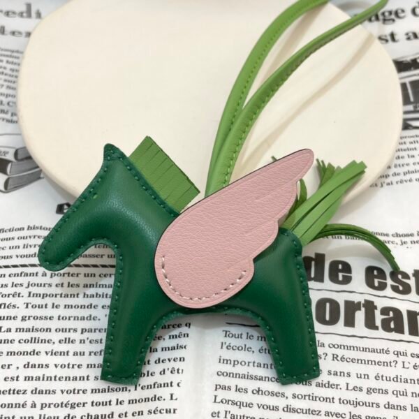UK London 187 Factory Rodeo Pegase Charm Vert Emeraude/ Rose Sakura Lambskin