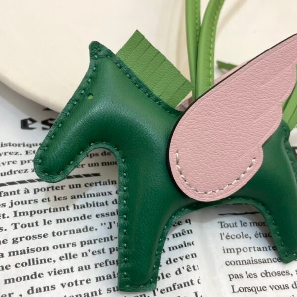UK London 187 Factory Rodeo Pegase Charm Vert Emeraude/ Rose Sakura Lambskin