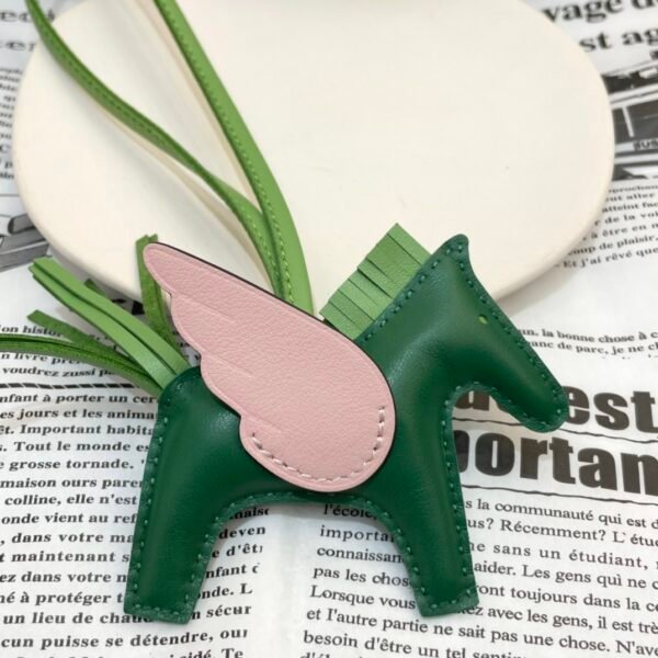 UK London 187 Factory Rodeo Pegase Charm Vert Emeraude/ Rose Sakura Lambskin