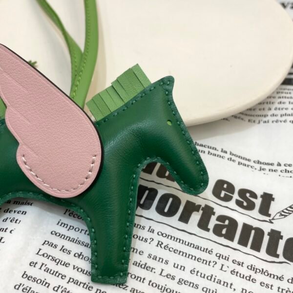 UK London 187 Factory Rodeo Pegase Charm Vert Emeraude/ Rose Sakura Lambskin