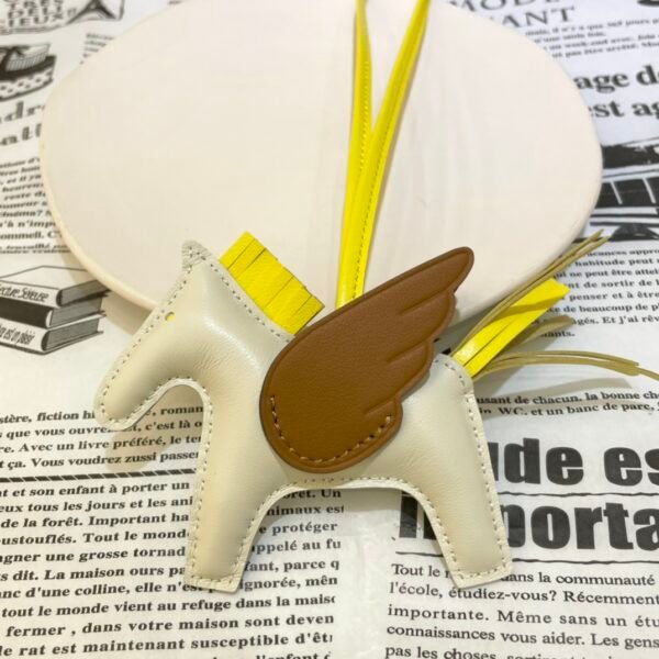 Qatar Doha 187 Factory Rodeo Pegase Bag Charm Nata / Gold Lambskin