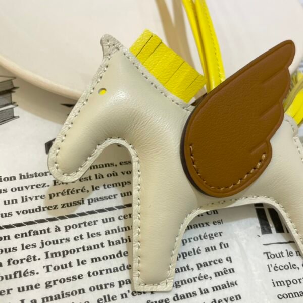 Qatar Doha 187 Factory Rodeo Pegase Bag Charm Nata / Gold Lambskin