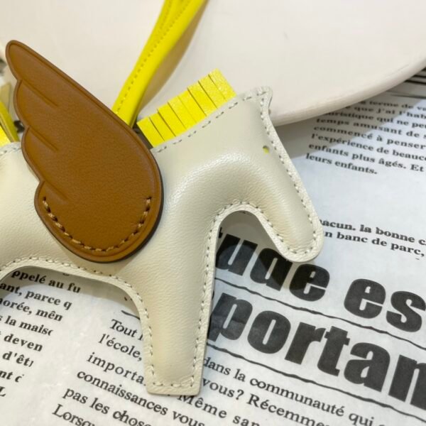 Qatar Doha 187 Factory Rodeo Pegase Bag Charm Nata / Gold Lambskin