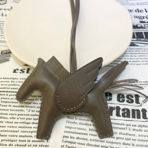Qatar Doha 187 Factory Rodeo Pegase Charm Lambskin Etoupe