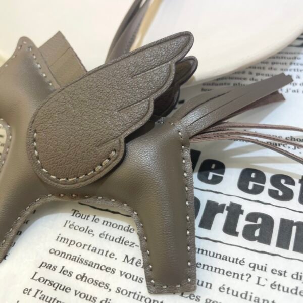 Qatar Doha 187 Factory Rodeo Pegase Charm Lambskin Etoupe