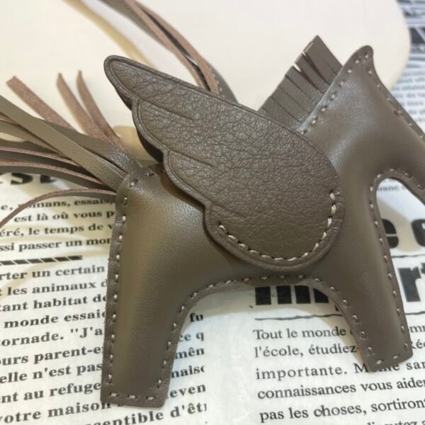 Qatar Doha 187 Factory Rodeo Pegase Charm Lambskin Etoupe