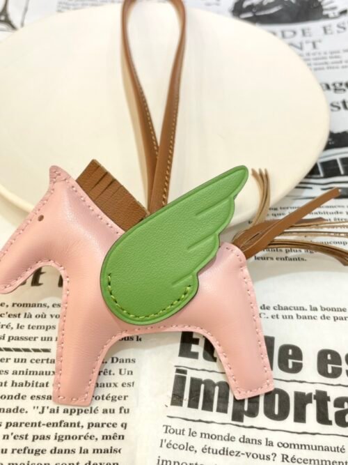Full Handmade 187 Factory Rose Sakura / Vert Criquet Lambskin Rodeo Pegase Charm