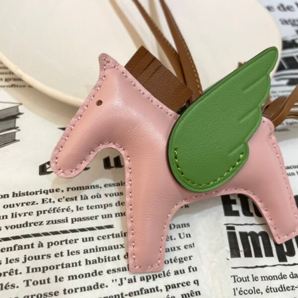 Full Handmade 187 Factory Rose Sakura / Vert Criquet Lambskin Rodeo Pegase Charm