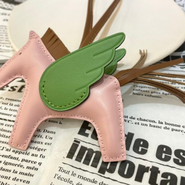 Full Handmade 187 Factory Rose Sakura / Vert Criquet Lambskin Rodeo Pegase Charm