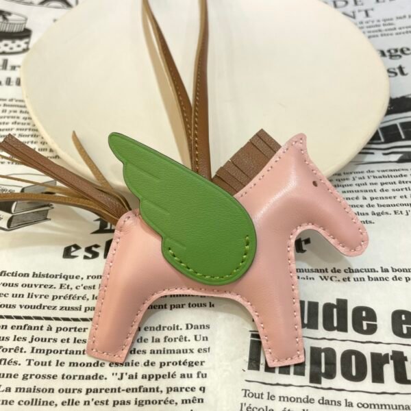 Full Handmade 187 Factory Rose Sakura / Vert Criquet Lambskin Rodeo Pegase Charm
