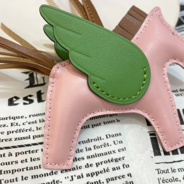 Full Handmade 187 Factory Rose Sakura / Vert Criquet Lambskin Rodeo Pegase Charm