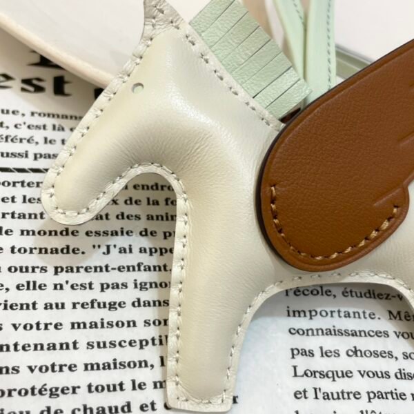 USA Washington 187 Factory Rodeo Pegase Charm Lambskin Craie / Gold No.52