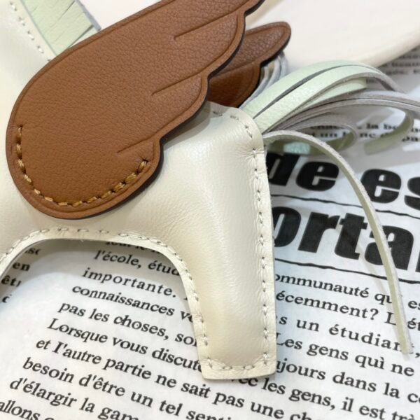 USA Washington 187 Factory Rodeo Pegase Charm Lambskin Craie / Gold No.52