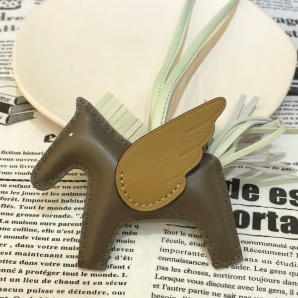 UK London 187 Factory Rodeo Pegase Charm Lambskin Etoupe / Biscuit No.49
