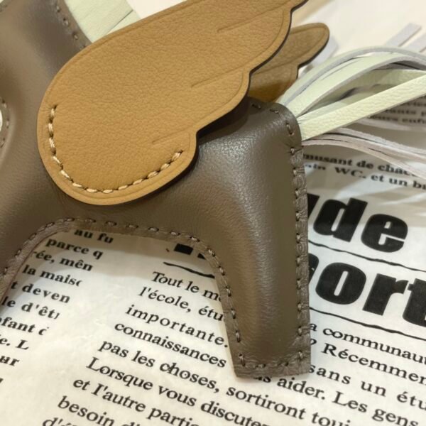 UK London 187 Factory Rodeo Pegase Charm Lambskin Etoupe / Biscuit No.49