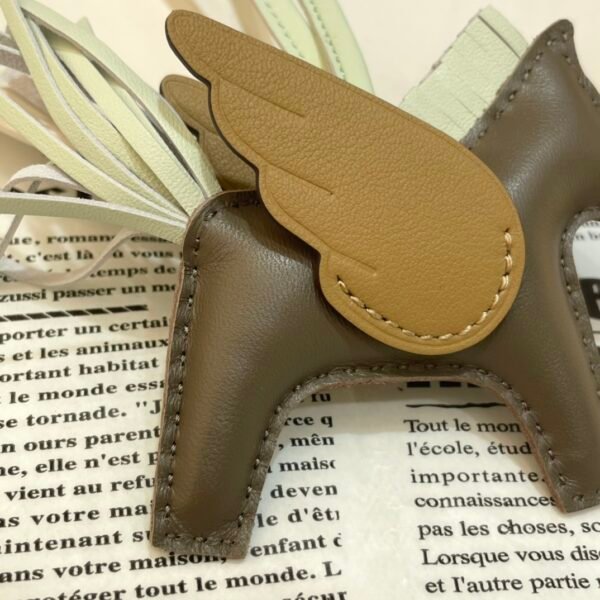 UK London 187 Factory Rodeo Pegase Charm Lambskin Etoupe / Biscuit No.49
