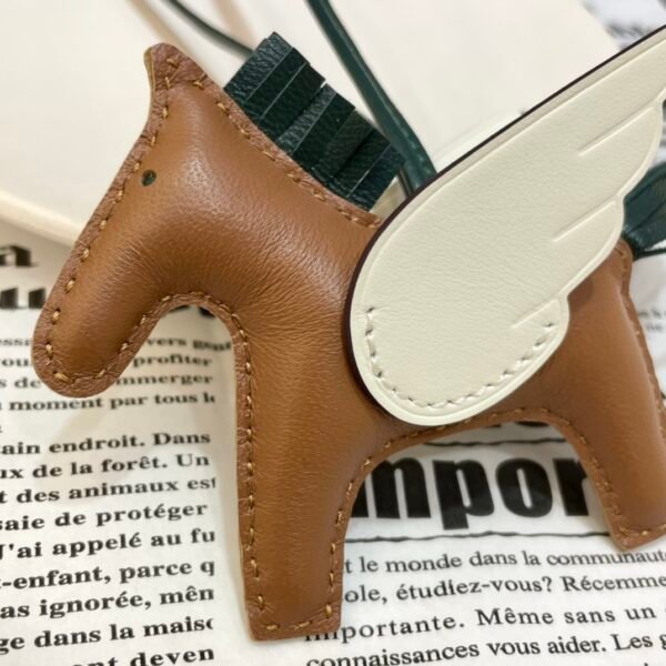 187 Factory Charm Price Rodeo Pegase Gold / Nata Lambskin No.44