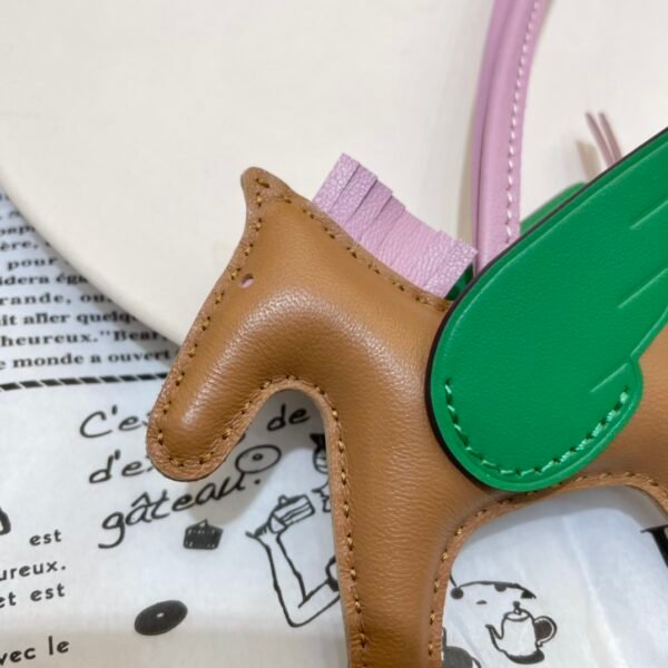 UK London 187 Factory Rodeo Pegase Charm Lambskin Sesame / Vert Vertigo No.38