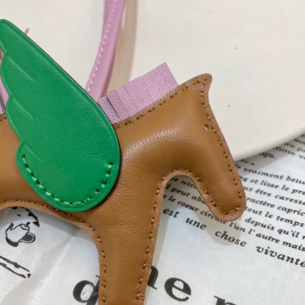 UK London 187 Factory Rodeo Pegase Charm Lambskin Sesame / Vert Vertigo No.38