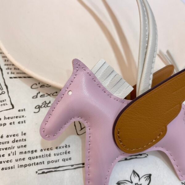 187 Factory Mauve Sylvestre / Biscuit Lambskin Rodeo Pegase Charm No.15