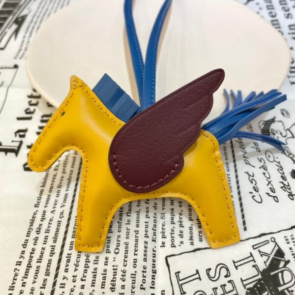 187 Factory Moutarde / Bourgogne Lambskin Rodeo Pegase Charm No.5
