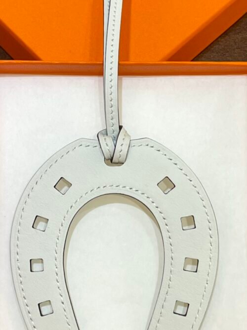 Full Handmade 187 Factory Paddock Horseshoe Charm Craie Swift Leather Brand New