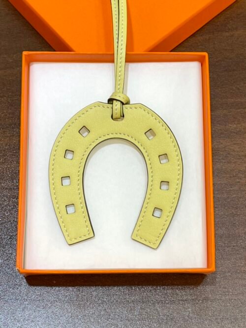 Saudi Arabia Riyadh 187 Factory Swift Leather Paddock Horseshoe Charm Jaune Poussin