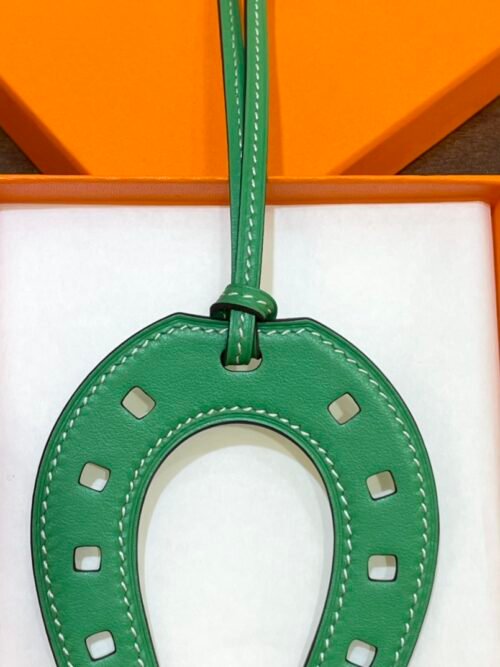 Full Handmade 187 Factory Swift Leather Paddock Horseshoe Charm Vert Bambou