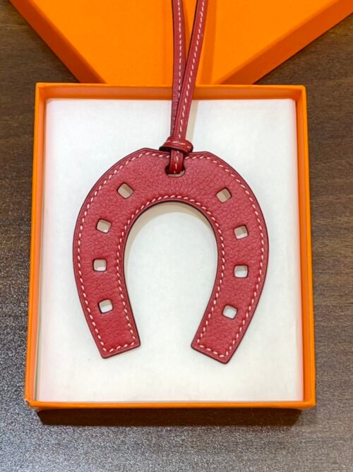 Australia Sydney 187 Factory Paddock Horseshoe Charm Swift Leather Rouge Casaque