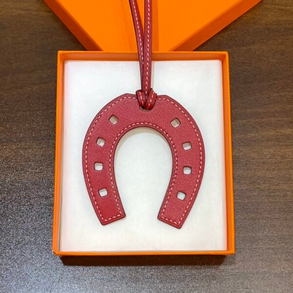 Australia Sydney 187 Factory Paddock Horseshoe Charm Swift Leather Rouge Casaque