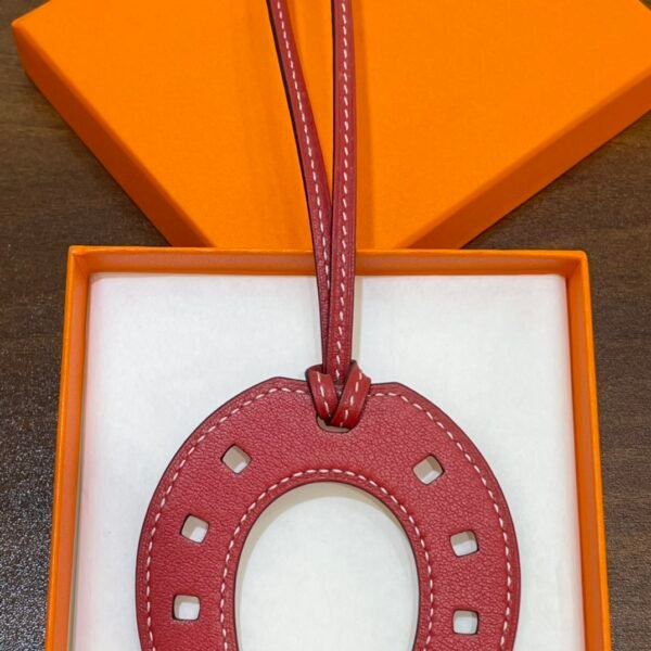 Australia Sydney 187 Factory Paddock Horseshoe Charm Swift Leather Rouge Casaque