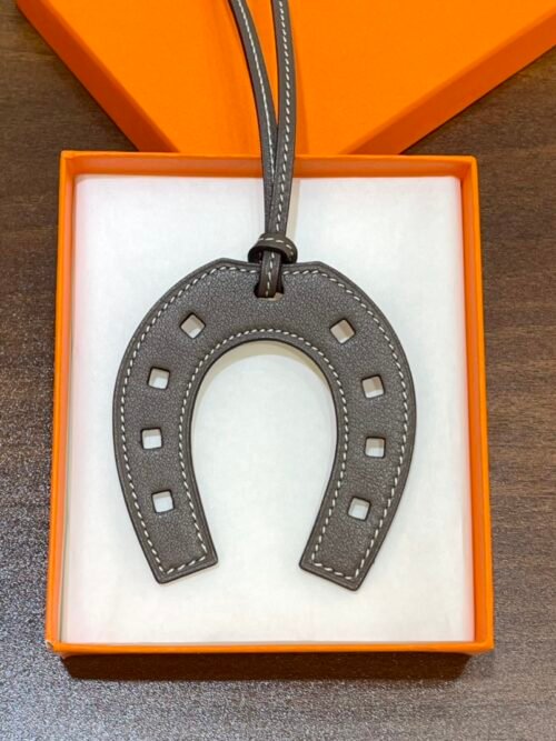 Full Handmade 187 Factory Paddock Horseshoe Charm Etoupe Swift Leather
